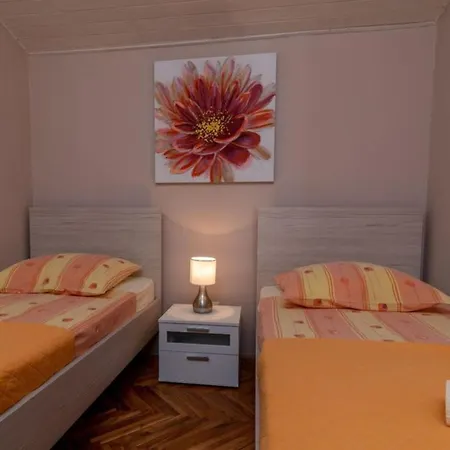 Daniela 아파트 트로기르