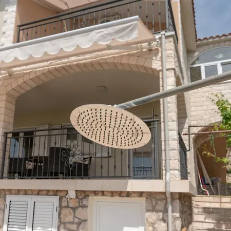 Daniela 트로기르